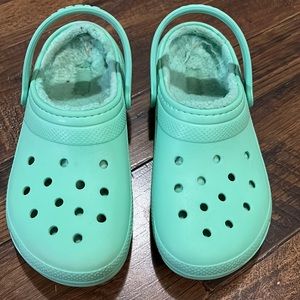 CROCS Lined Fuzzy Youth Juniors Size 4
